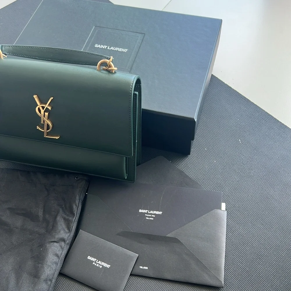 Authentic Saint Laurent Green Leather Shoulder Bag with Iconic YSL Logo. - Picture 5 of 16